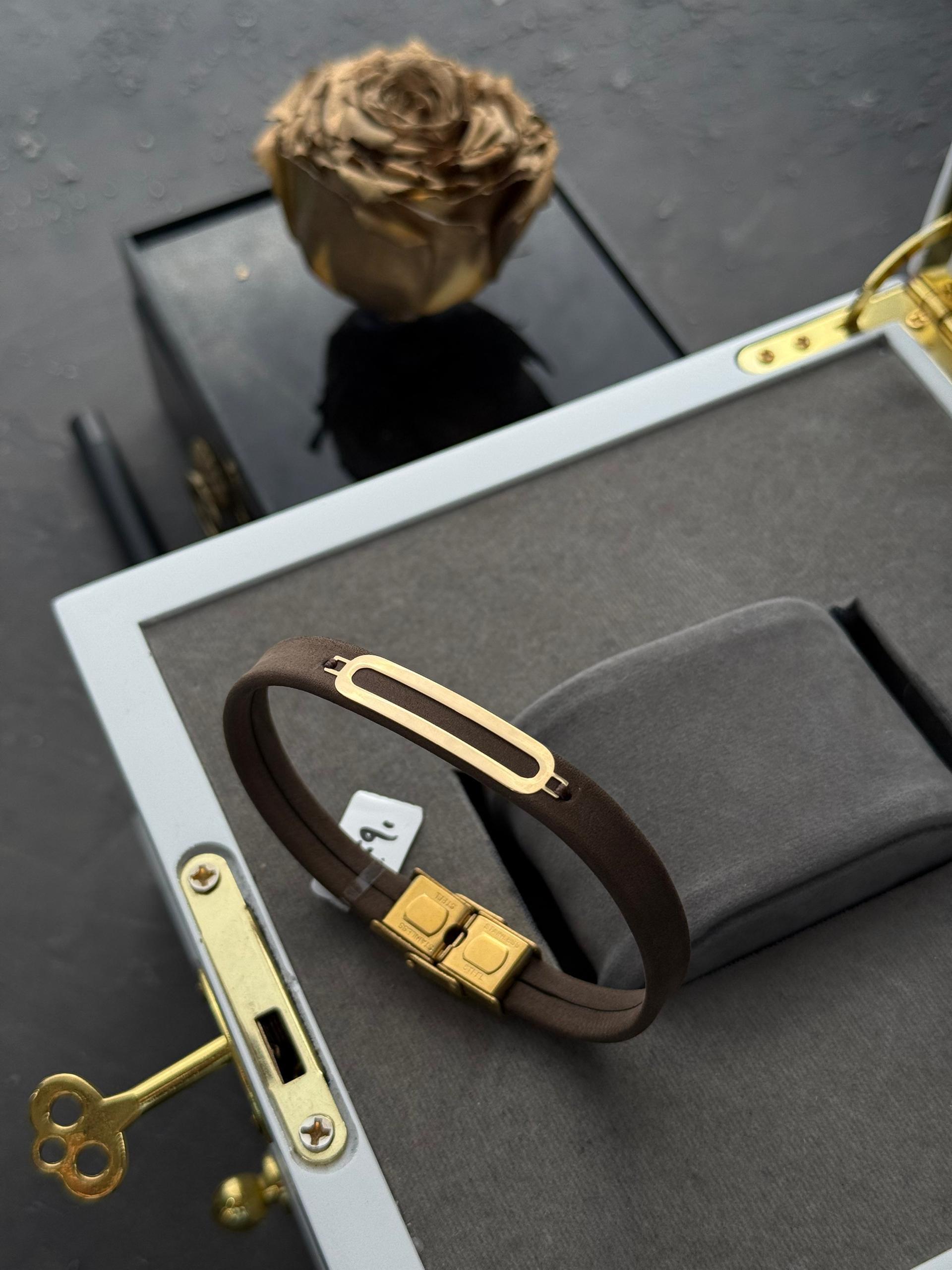 دستبند چرم اسپرت کد d100