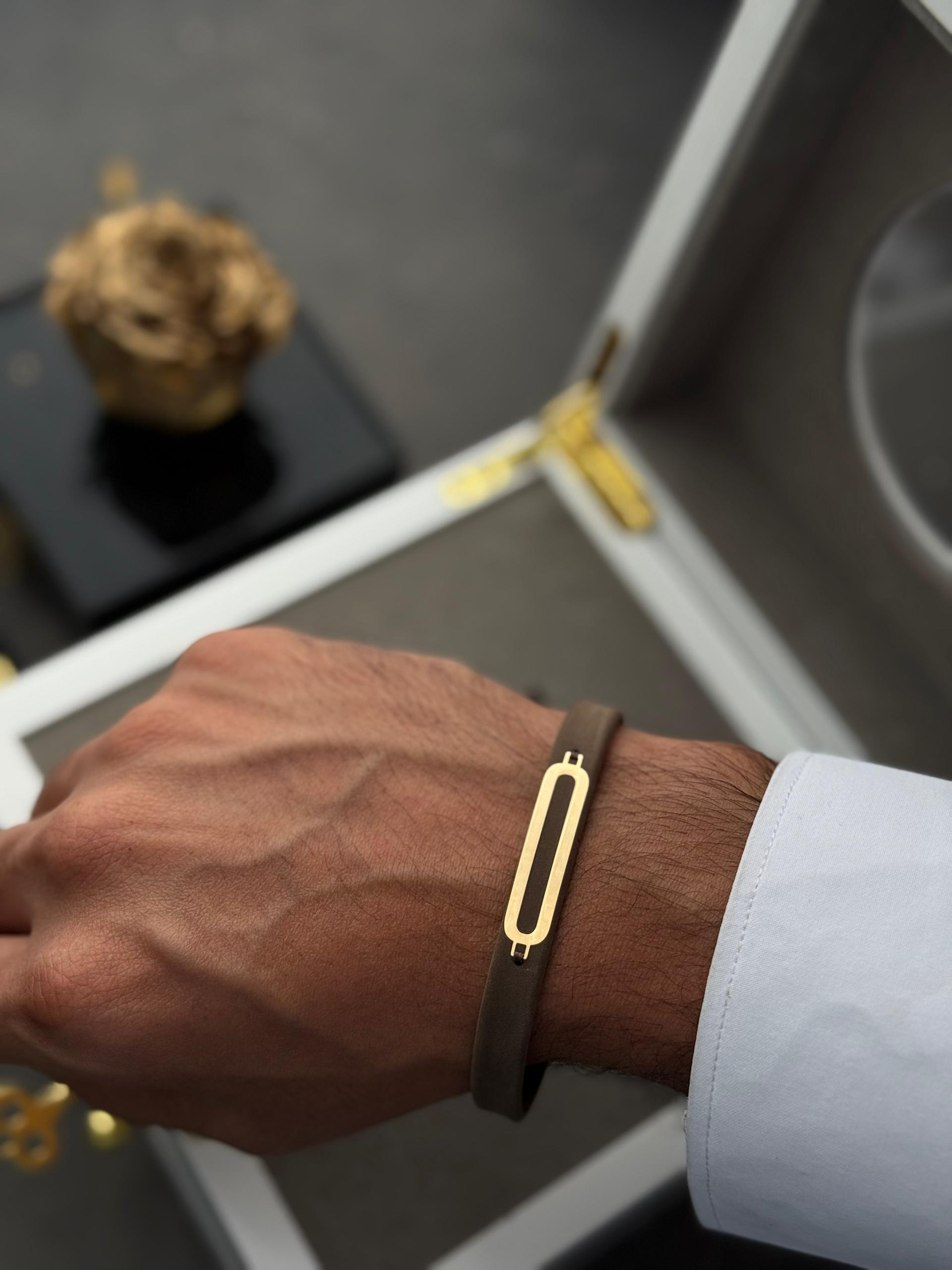 دستبند چرم اسپرت کد d100