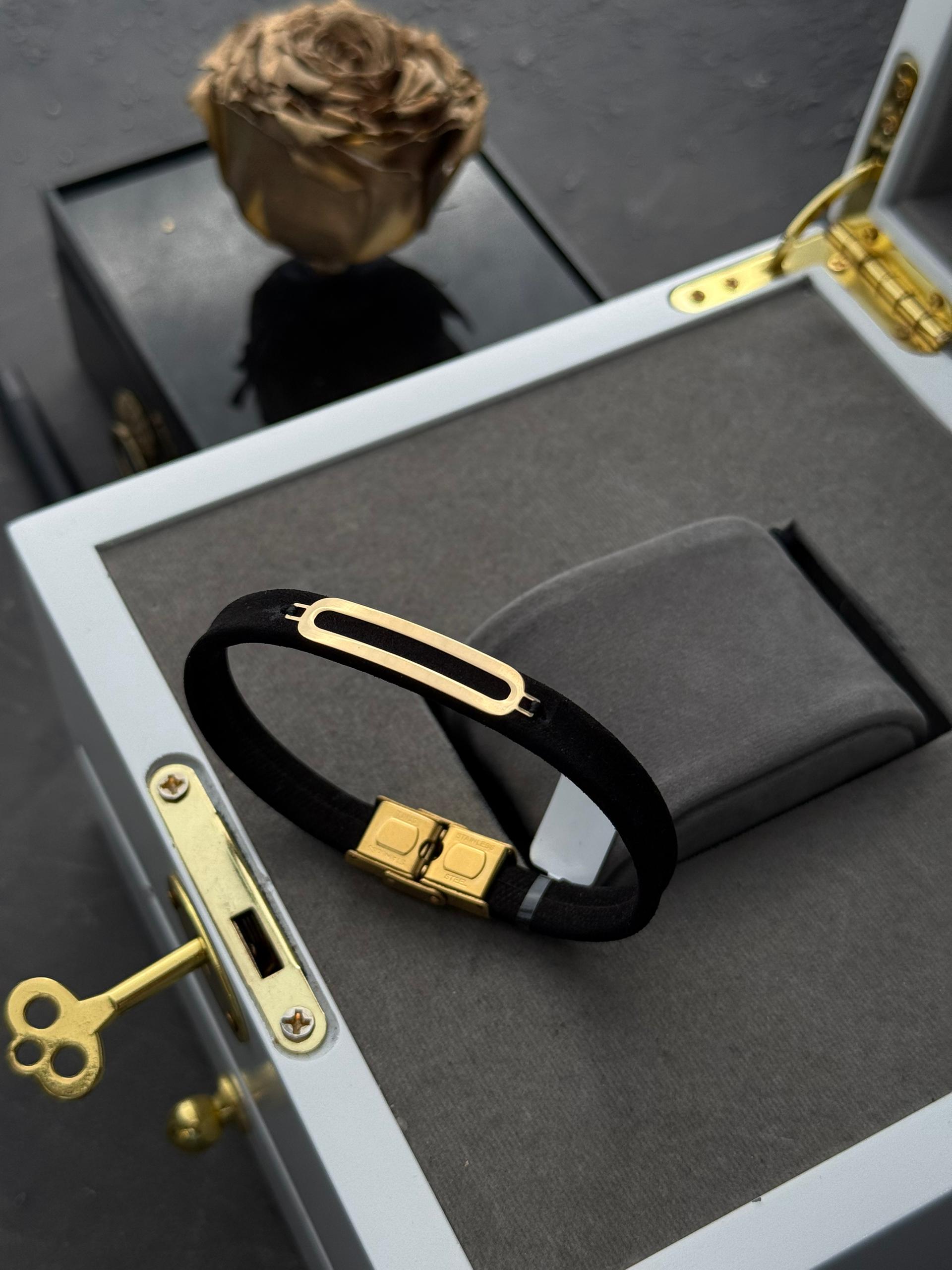 دستبند چرم اسپرت کد d100s