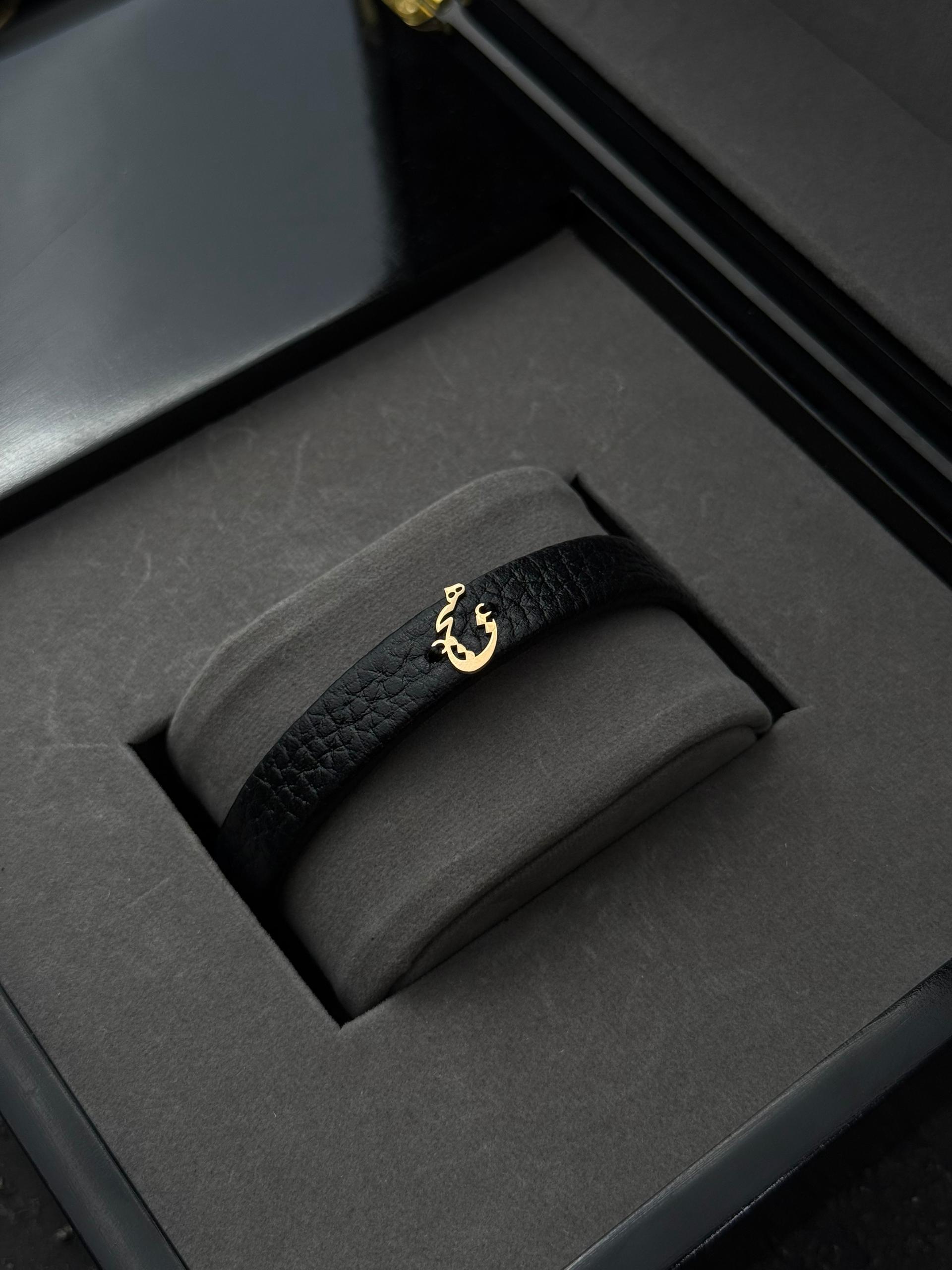 دستبند چرم طرح هیچ