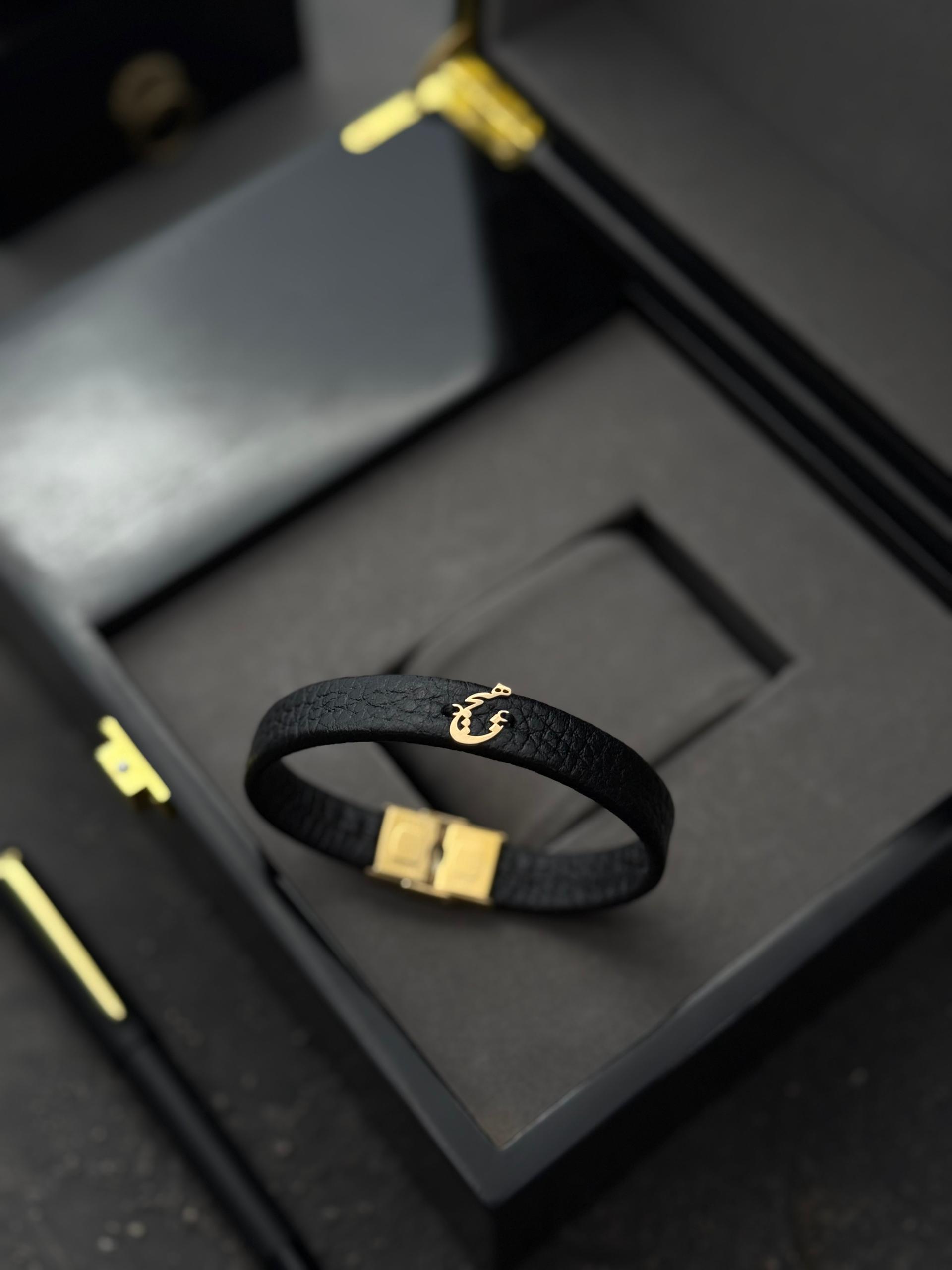 دستبند چرم طرح هیچ