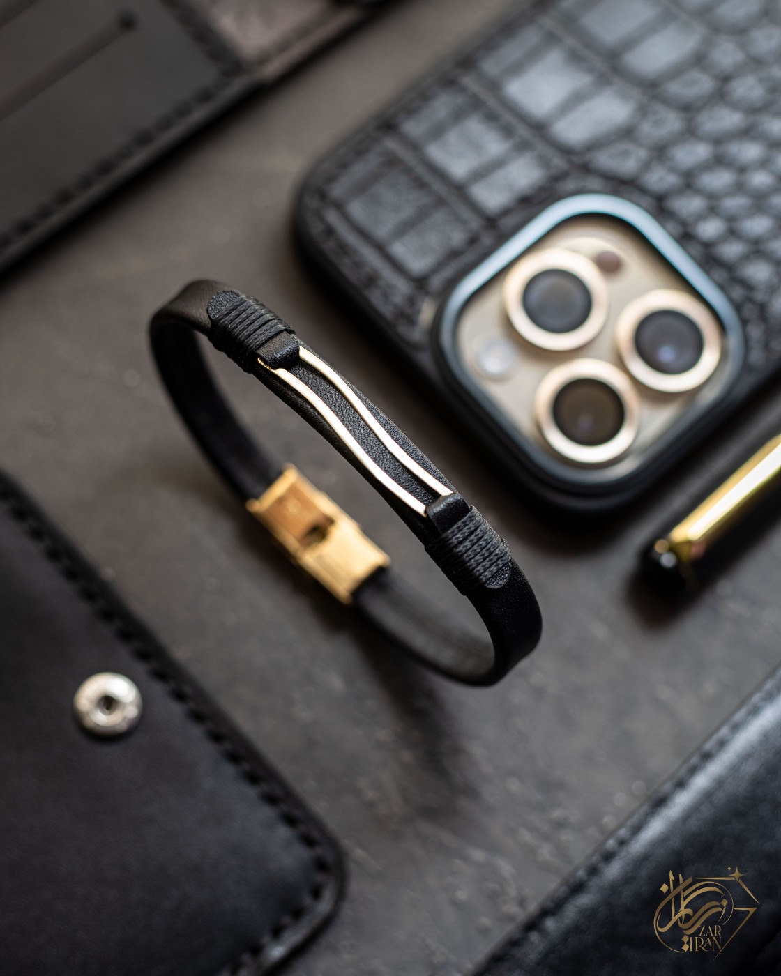 دستبند چرم اسپرت کد d101  منحنی