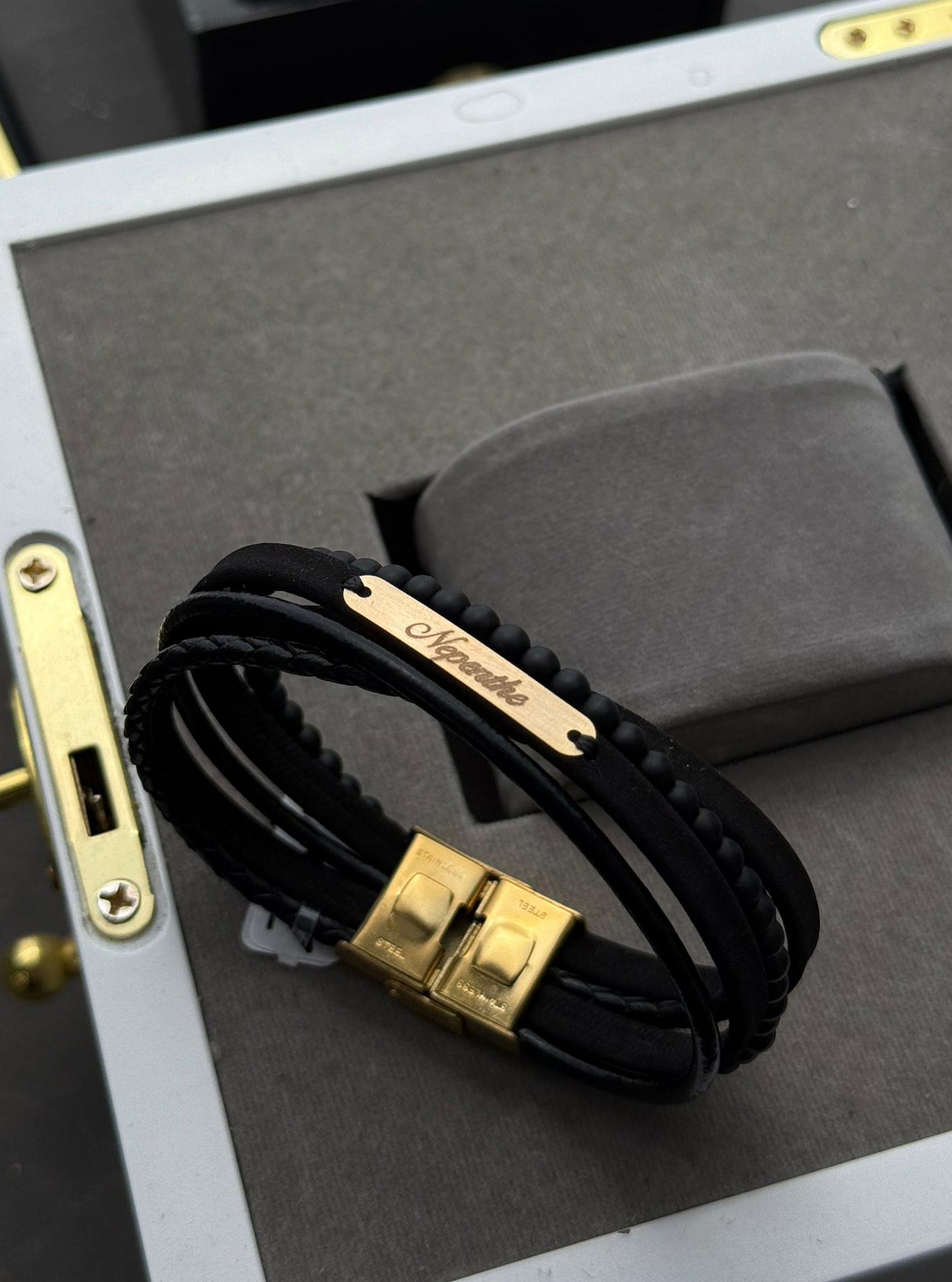 دستبند چرم nepenthe