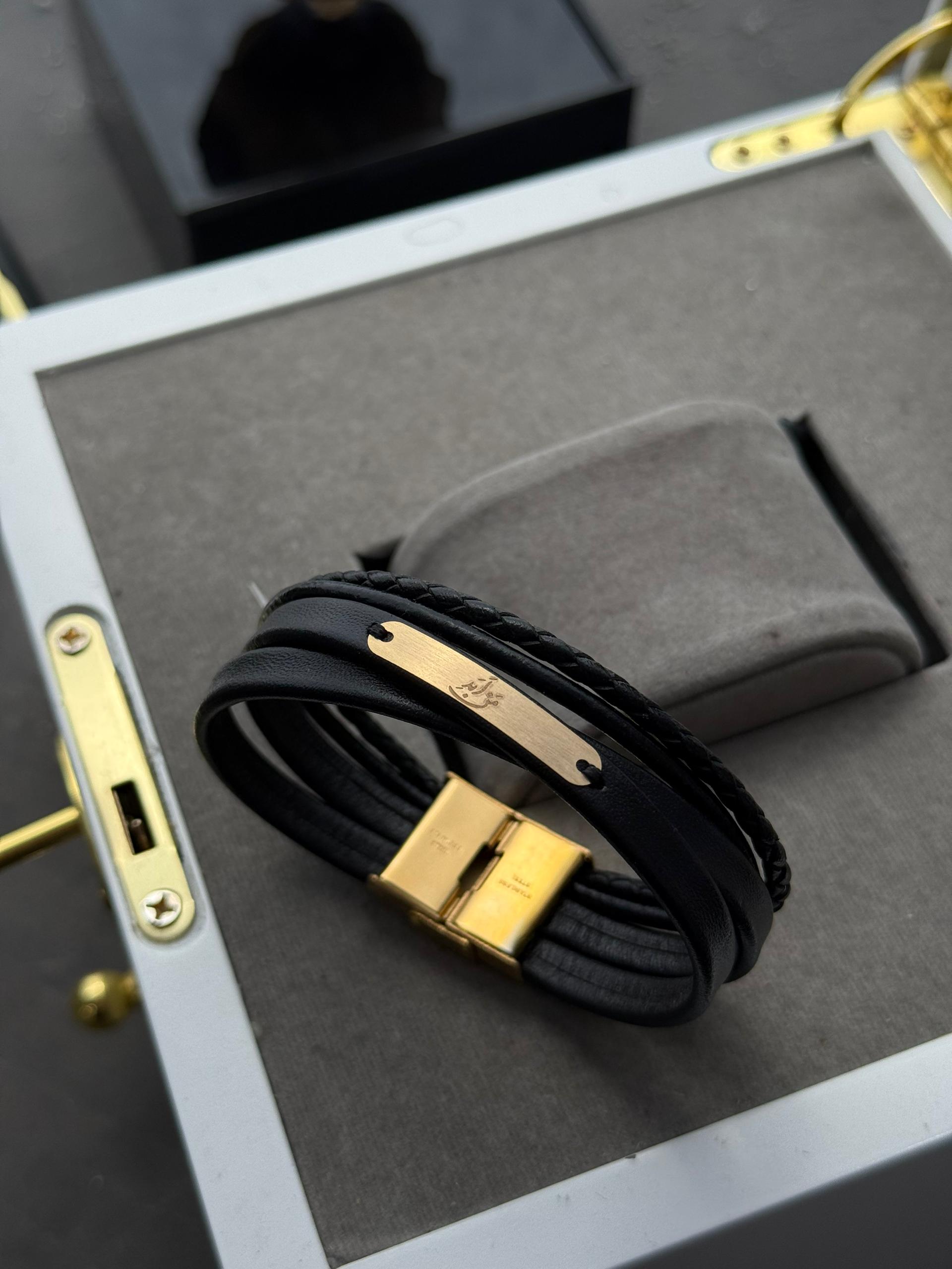 دستبند چرم ابد من