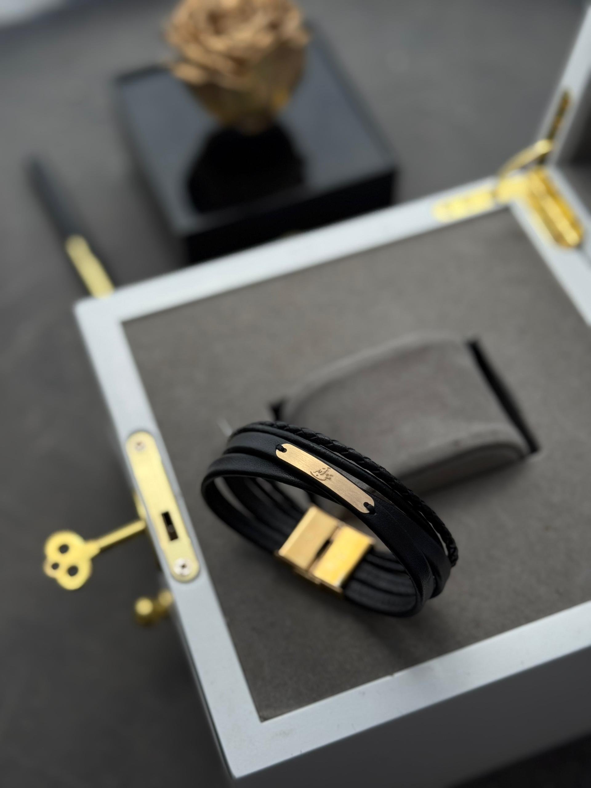 دستبند چرم ابد من