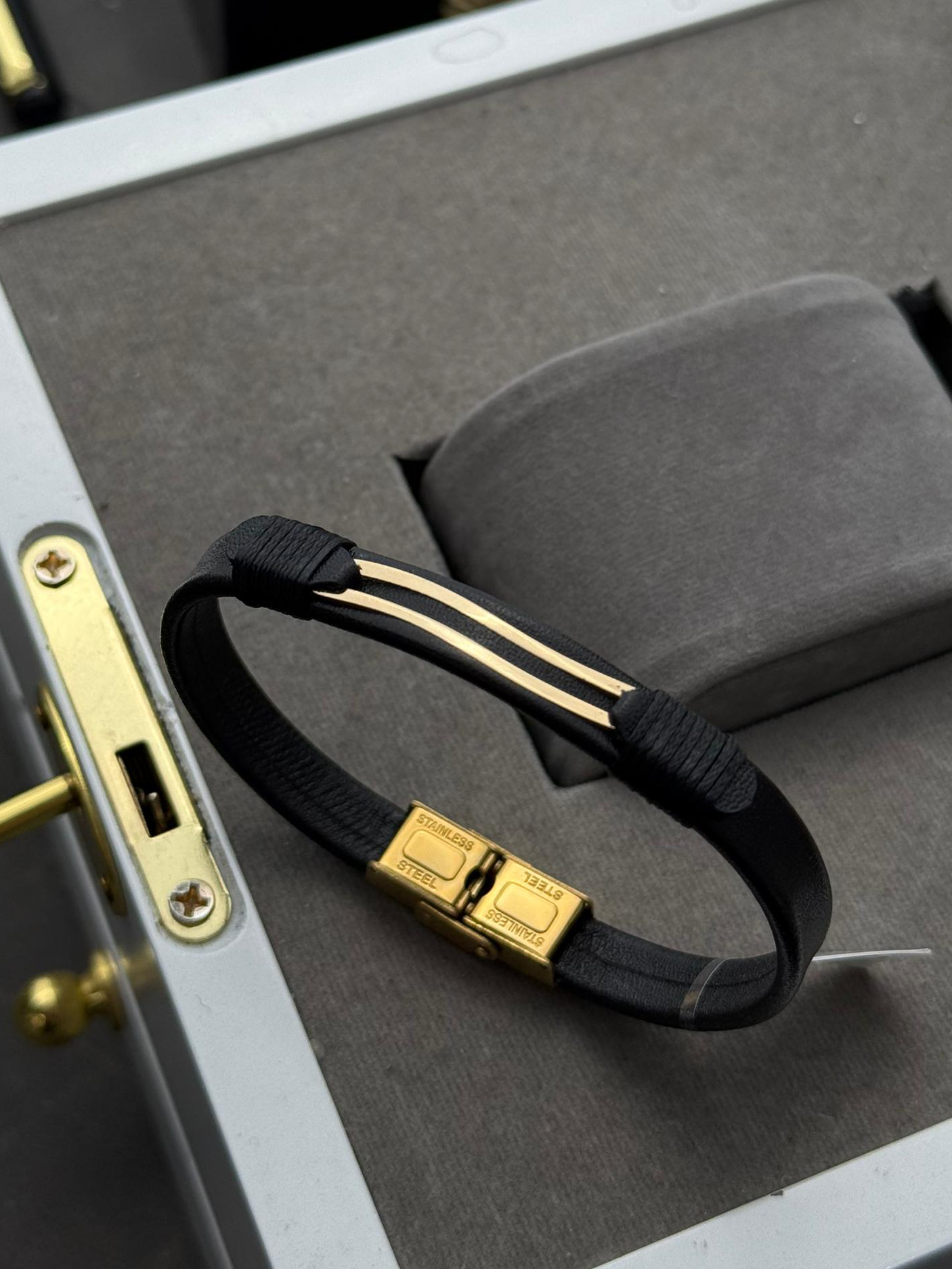 دستبند چرم اسپرت کد d101s  منحنی