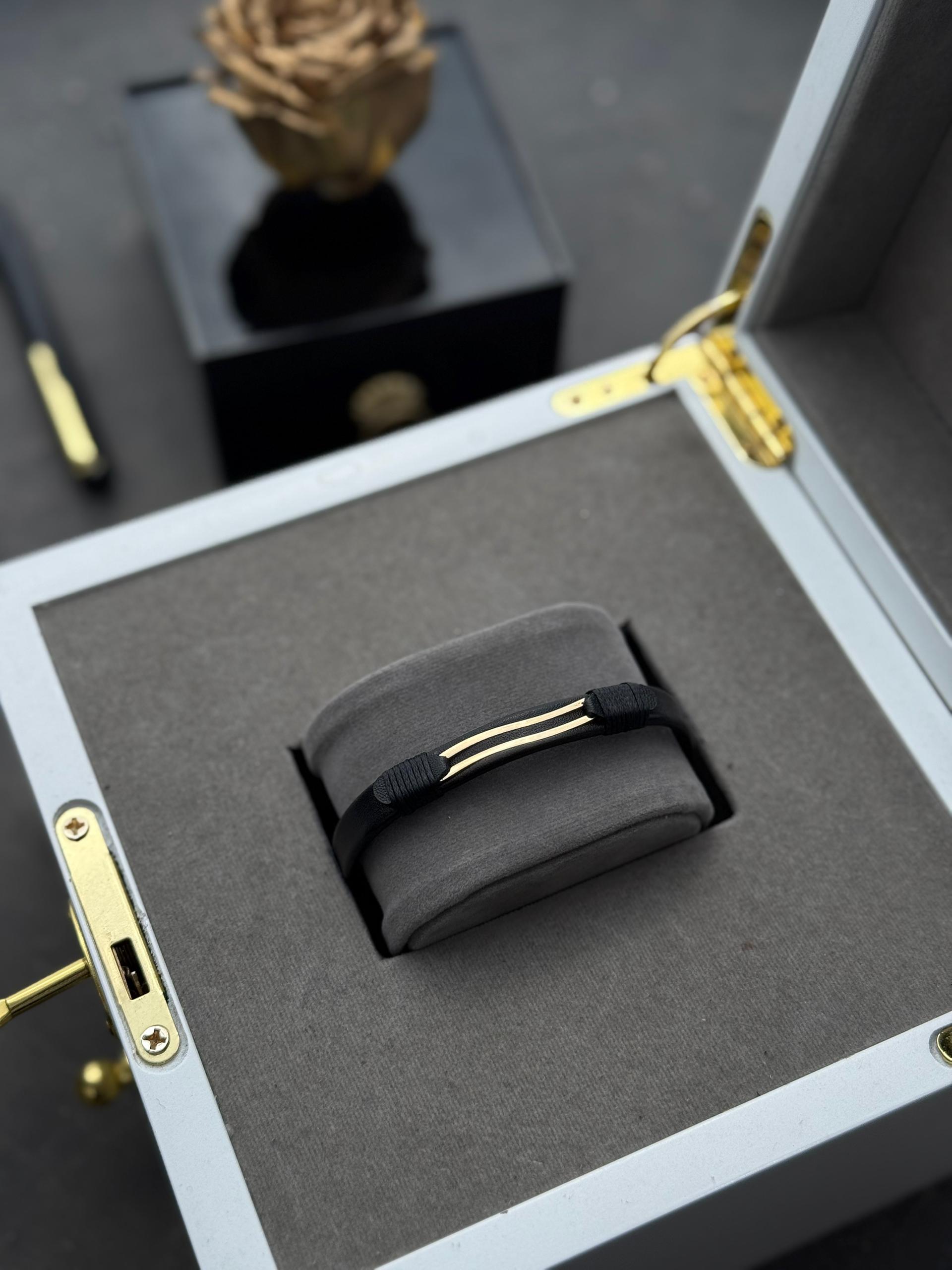 دستبند چرم اسپرت کد d101s  منحنی