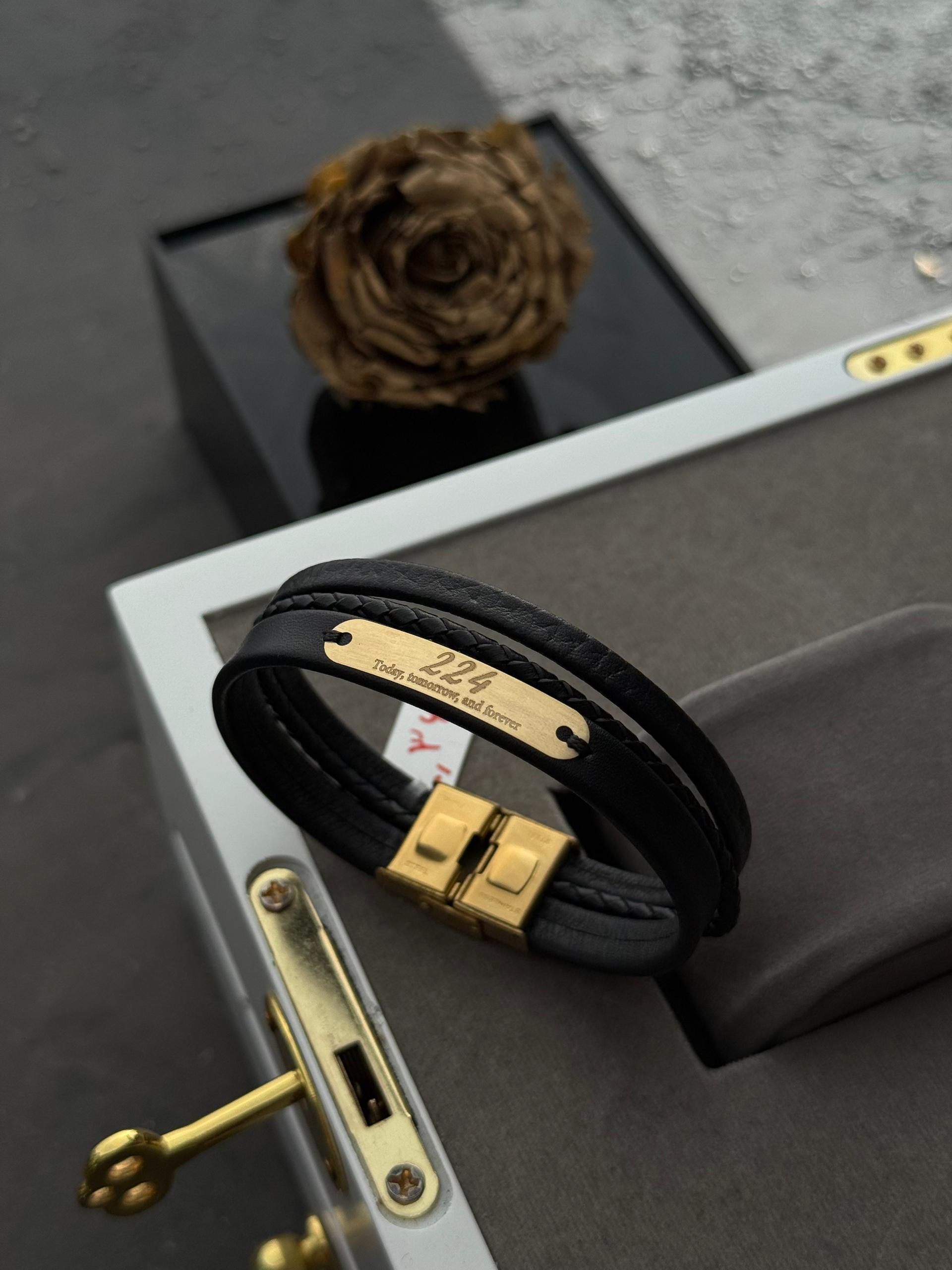 دستبند چرم طرح 224