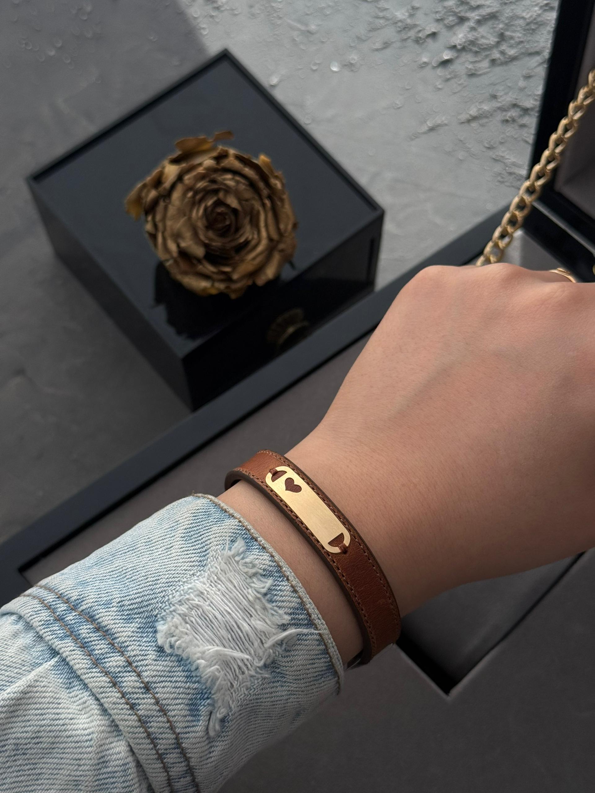 دستبند چرم اسپرت  قلب تو خالی-2