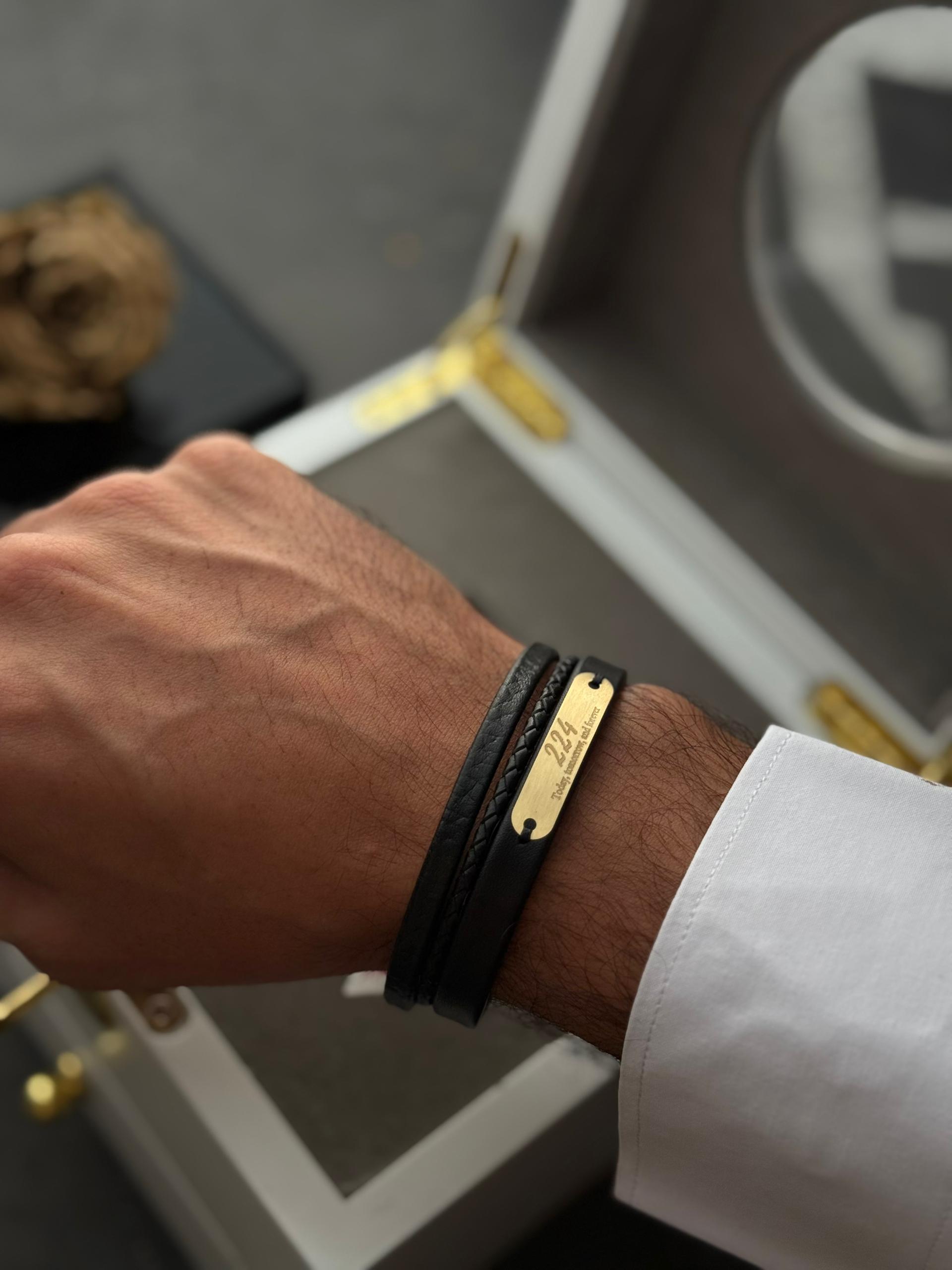 دستبند چرم طرح 224