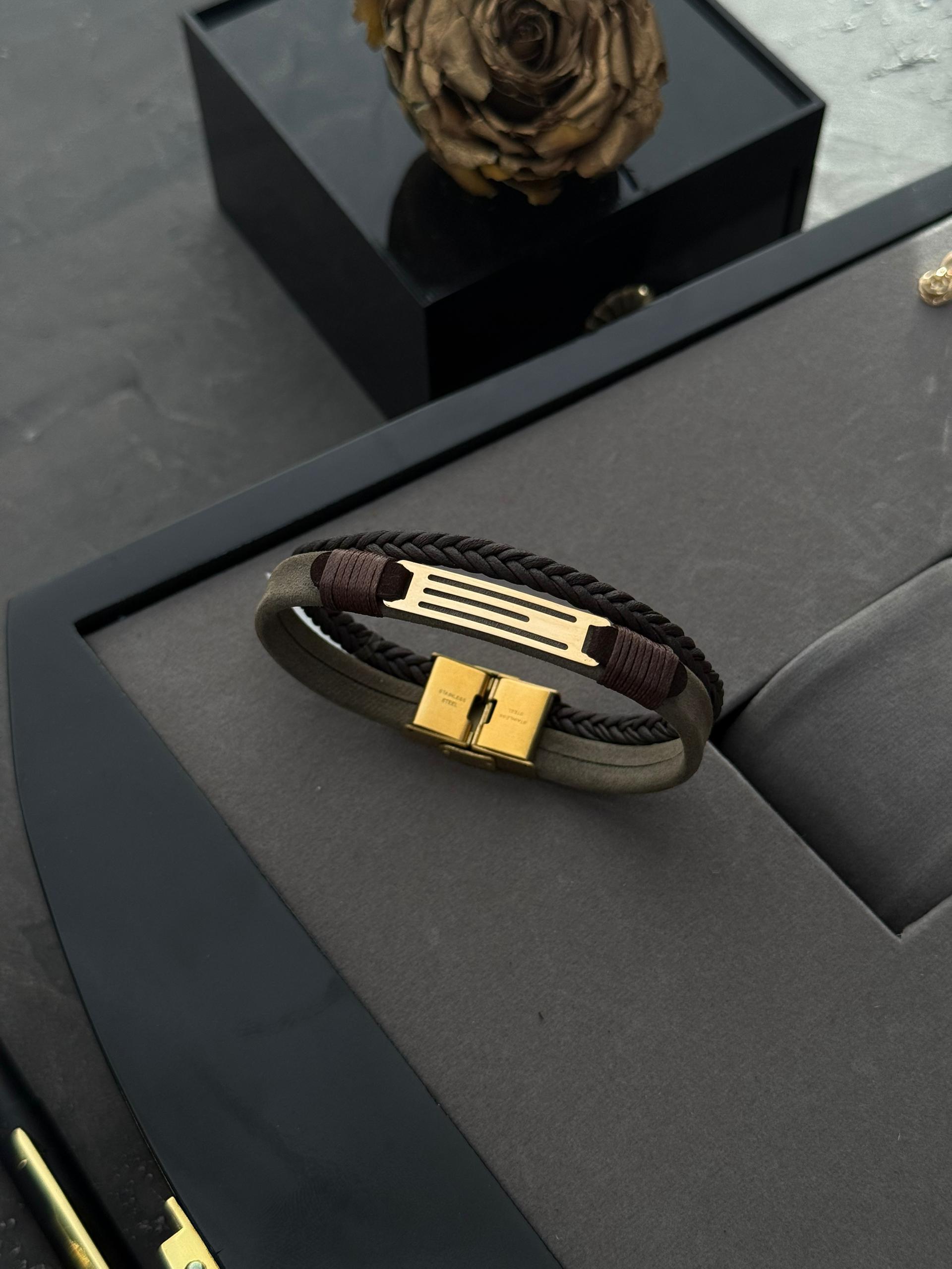 دستبند چرم اسپرت d103