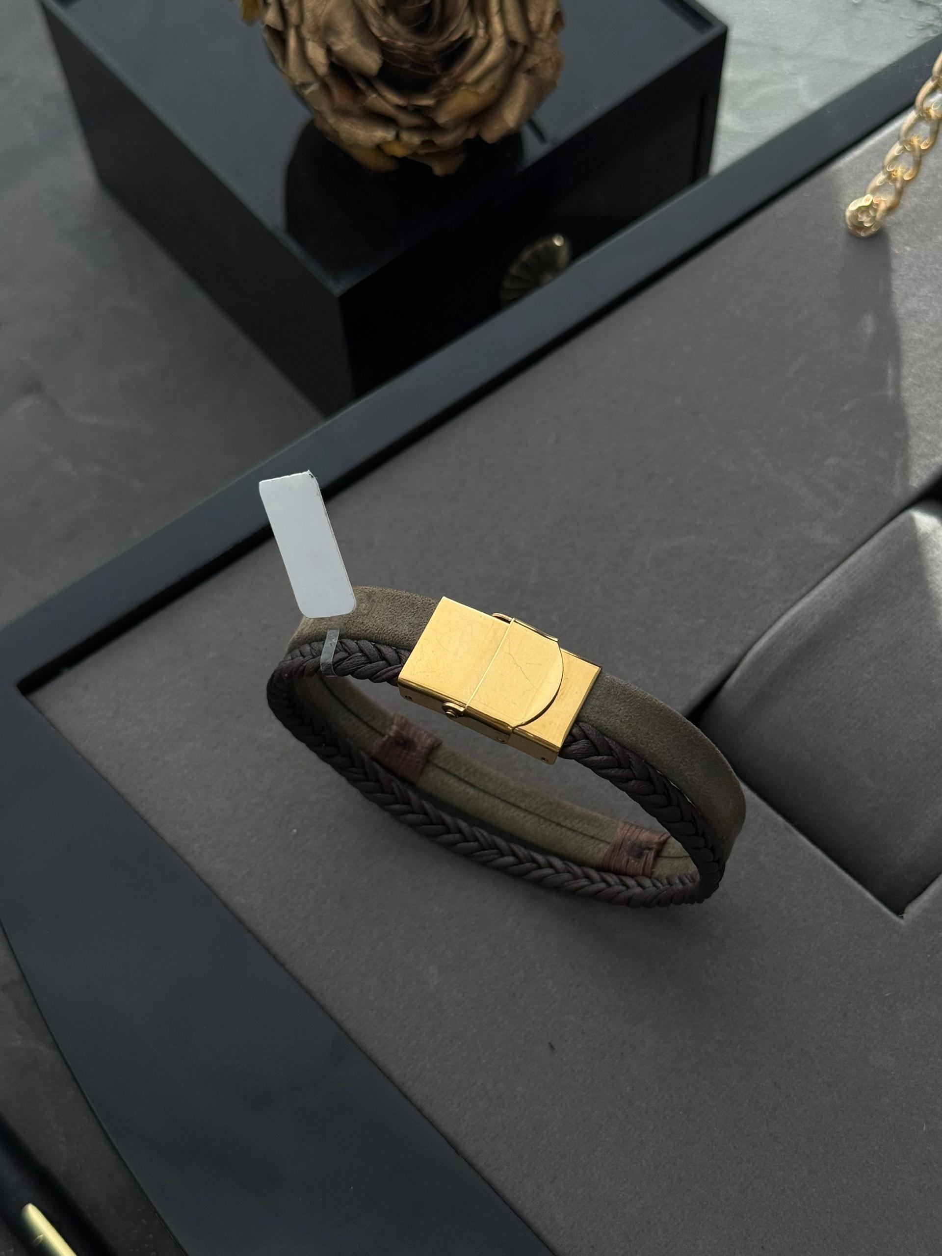 دستبند چرم اسپرت d103