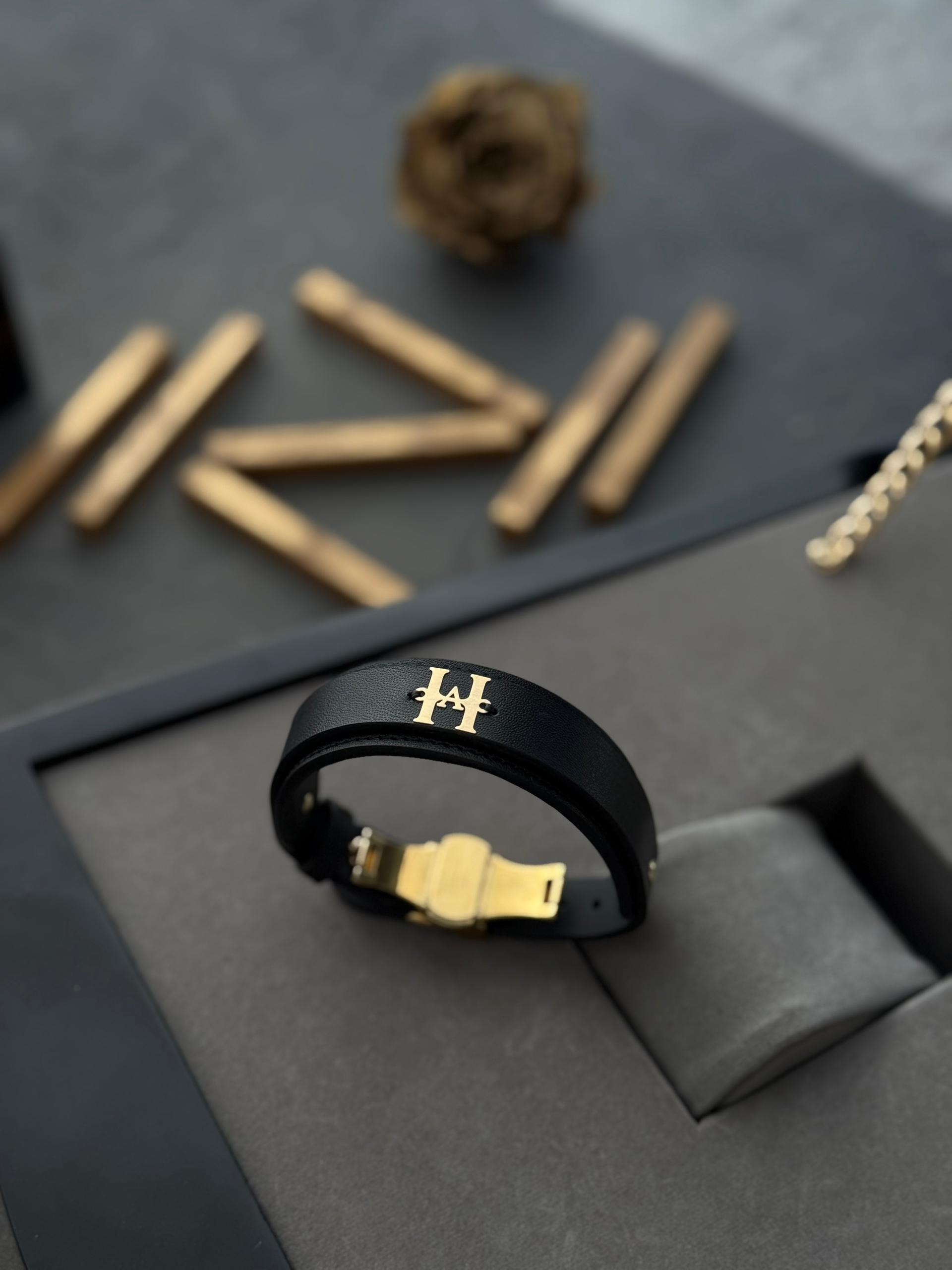 دستبند چرم اسپرت ترکیب H و A