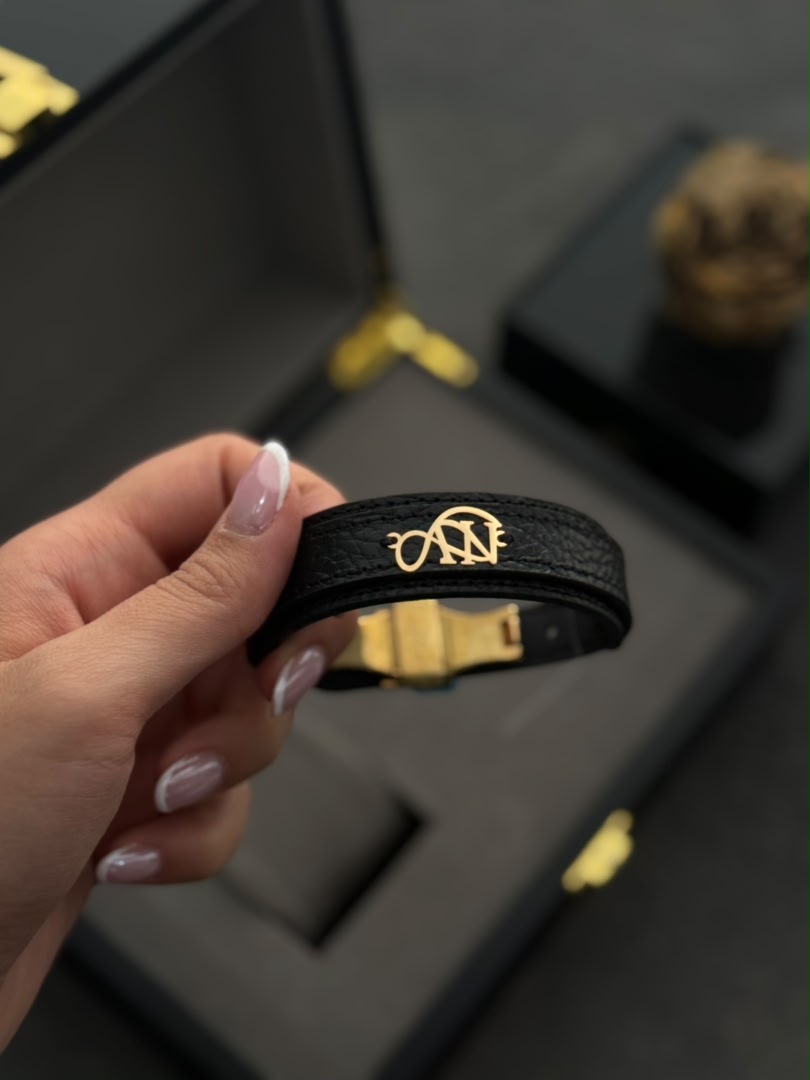 دستبند چرم ترکیبی حرف M A