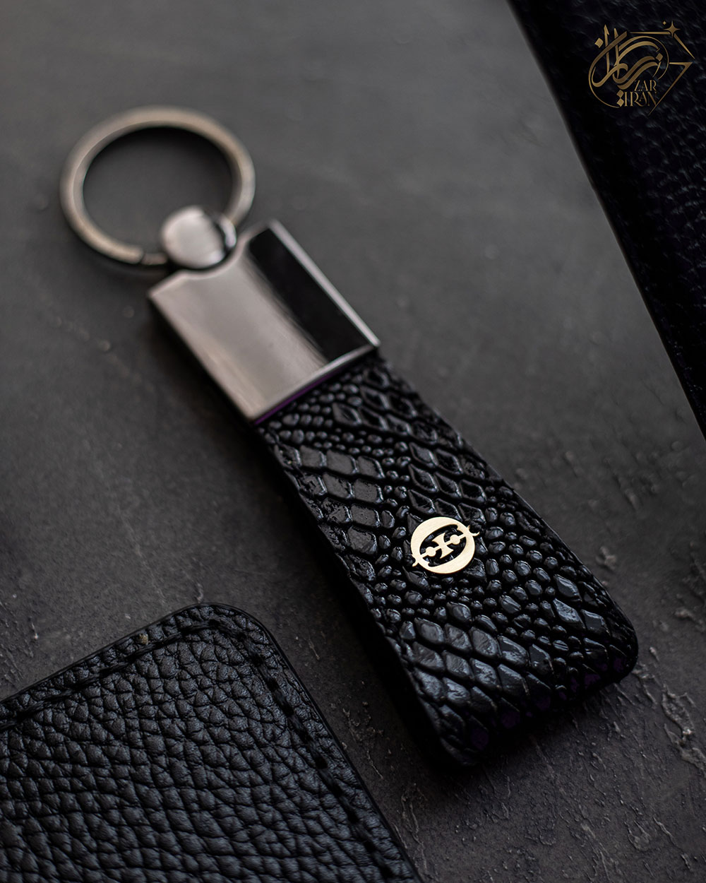 جاسوییچی چرم  نماد تیر یونانی