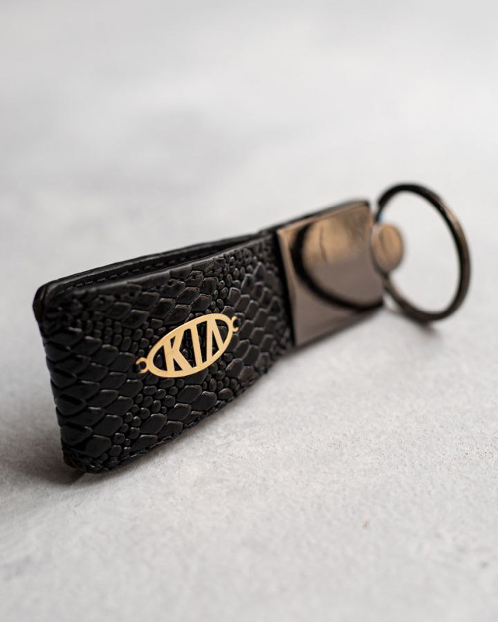 جاسوییچی چرم آرم کیا 