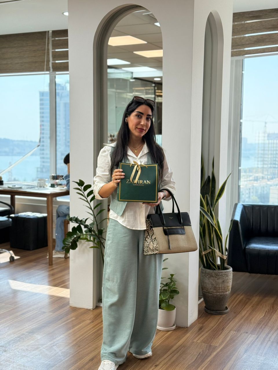 خرید حضوری گالری زر ایران